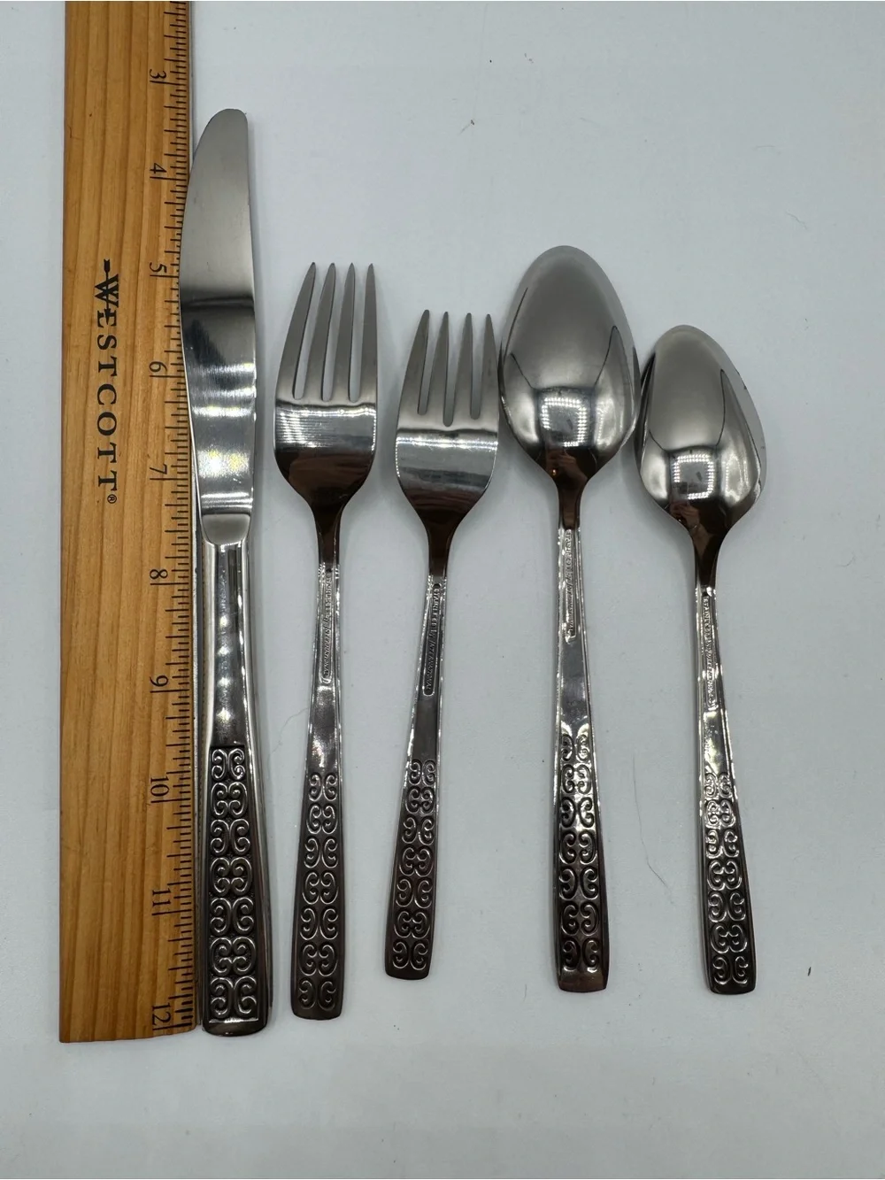 Vintage International Serenata 2 Forks 2 Spoons Butter Knife Setting Stainless
